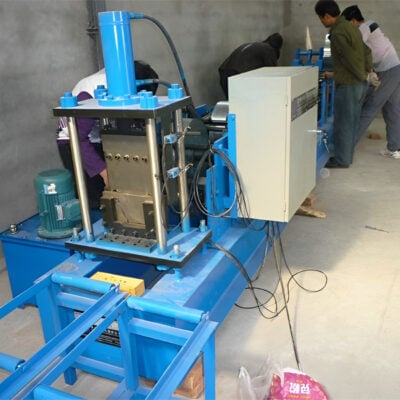 Máquina perfiladora de canalones