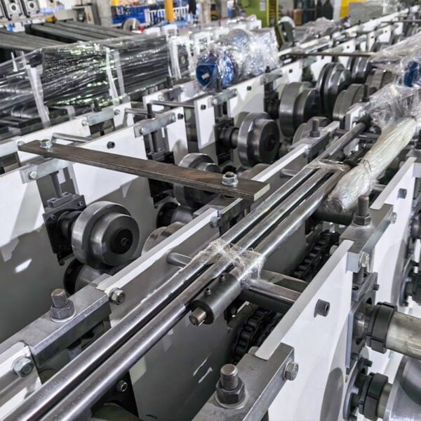 Máquina perfiladora de paneles laterales de camión - Imagen 3