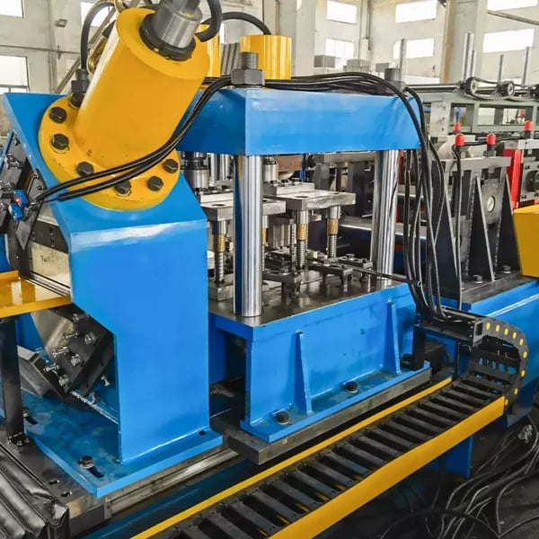 Máquina formadora de rollos de acero de calibre ligero