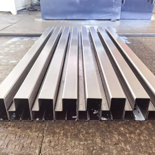 Máquina perfiladora de vigas escalonadas P para estanterías de palés - Imagen 6