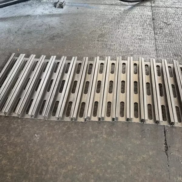 Máquina perfiladora de canales de puntal - Imagen 6