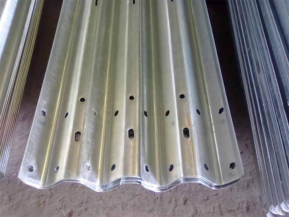 Máquina perfiladora de barreras viales de dos ondas - Imagen 7