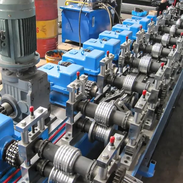 machine de formage par roulage de montants de cloisons sèches