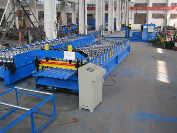 Trapezoidal panel roll forming machine