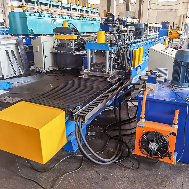 Machine de fabrication de planches d'échafaudage